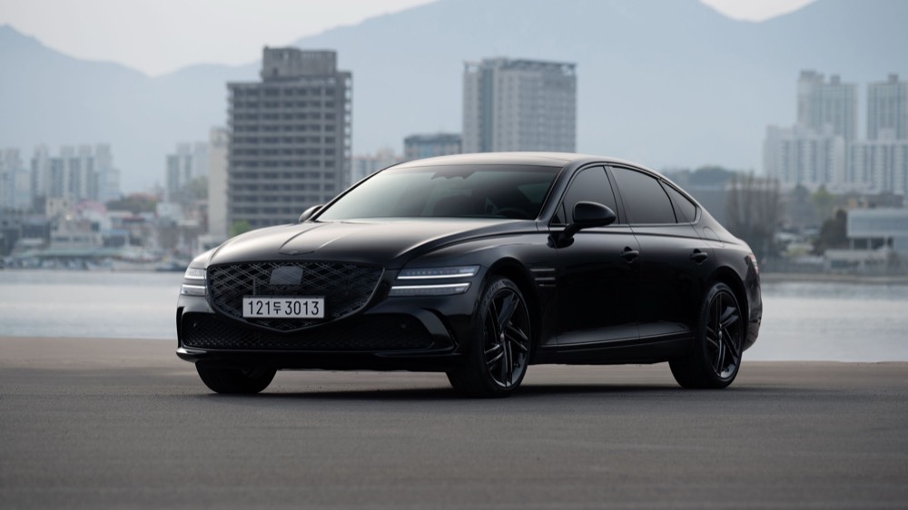 Black Genesis G80 (stock photo)